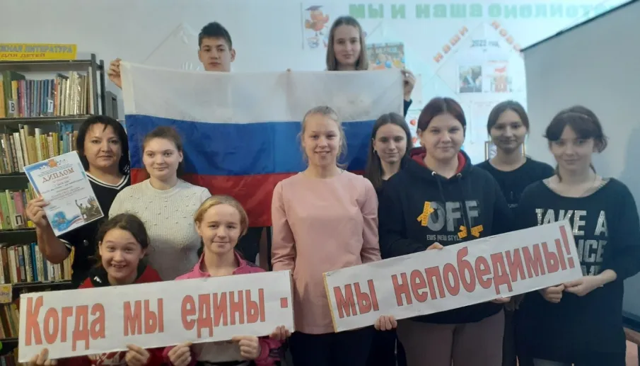 19 декабря воспитанники Вачской школы – интерната посетили Алтунинскую сельскую библиотеку.  На этот раз сотрудники Алтунинской библиотеки провели для ребят квест-игру "Когда мы едины - мы непобедимы" Мероприятие проходило по "Пушкинской карте"