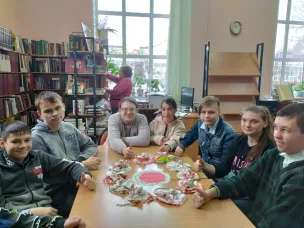 16 ноября ребят школы – интерната встретили в библиотеке р.п. Вача на мастер – классе по изготовлению куклы «Берегини».