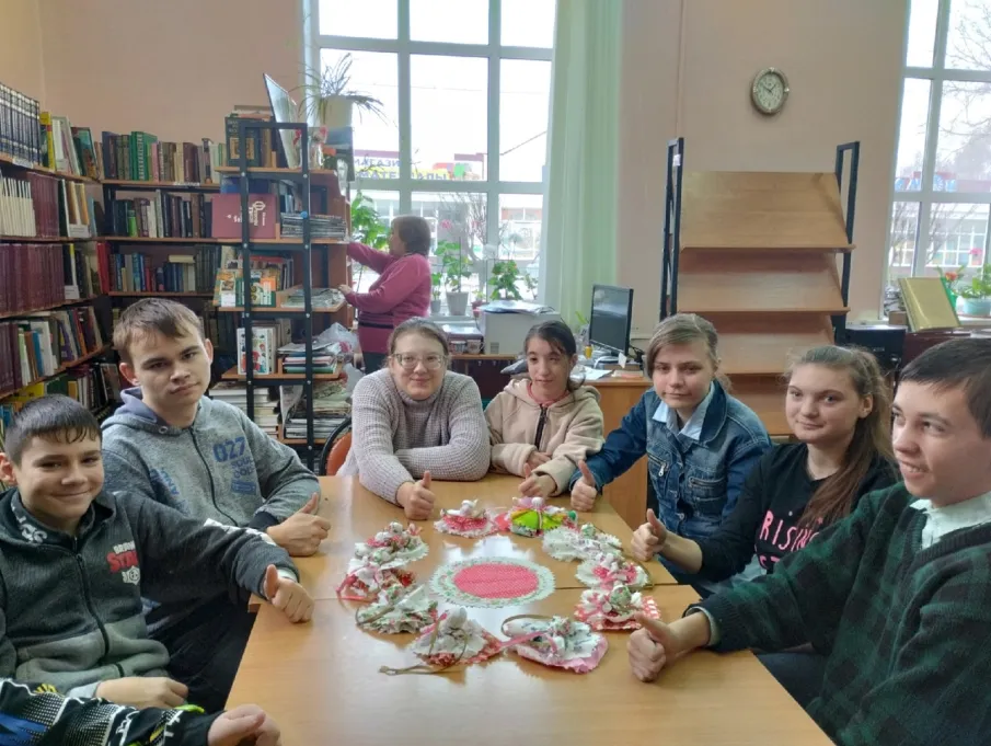 16 ноября ребят школы – интерната встретили в библиотеке р.п. Вача на мастер – классе по изготовлению куклы «Берегини».