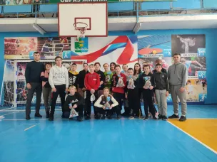 14 декабря 2022 года на базе МБУ ДО ДЮЦ «Ровесник» для учащихся Вачской школы – интерната были проведены веселые старты. Все участники соревнования получили сладкие подарки.