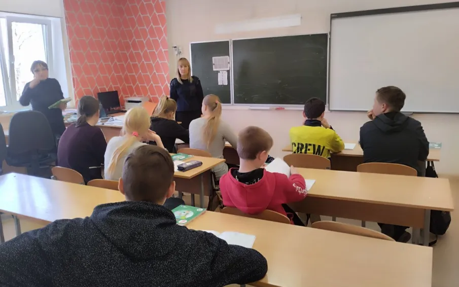 С целью профилактики преступности в молодежной среде, а также других правонарушений и преступлений, совершаемых несовершеннолетними, 17 апреля 2023 года  в ГКОУ «Вачская коррекционная школа – интернат» была организована встреча учащихся 7 класса с инспектором ПДН по Вачскому району Лысовой Н.С.